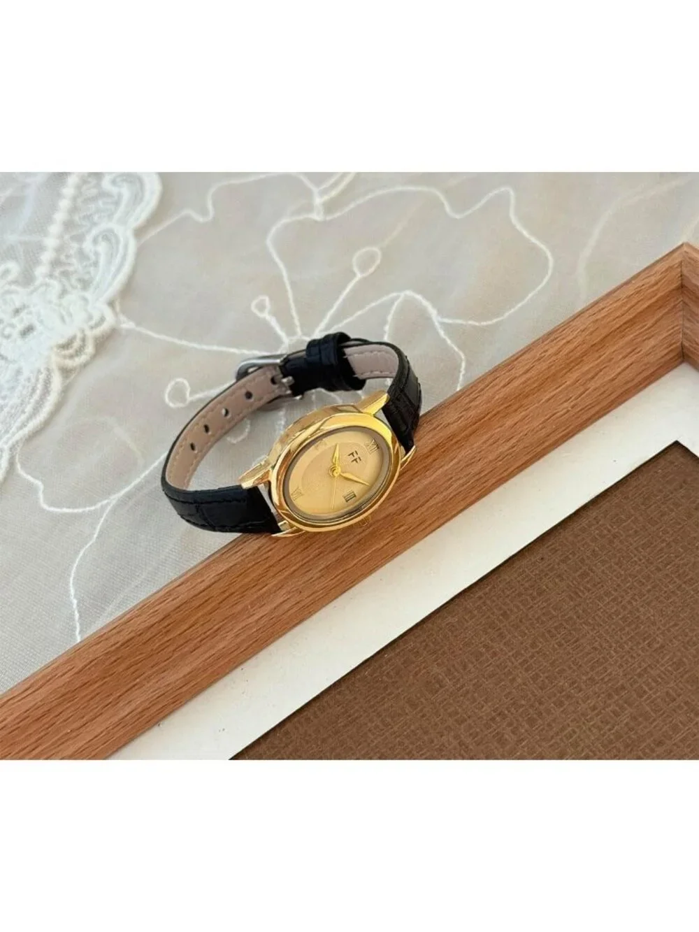 Women's Black Vintage Oval Analog Quartz Roman Numeral Dial Leather Strap Watch